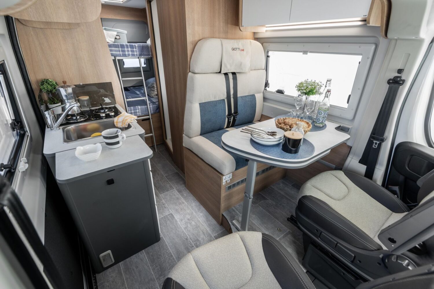 van-60-be-young-002_4466482ad0a6812b5754ad91e6ba50b9-2